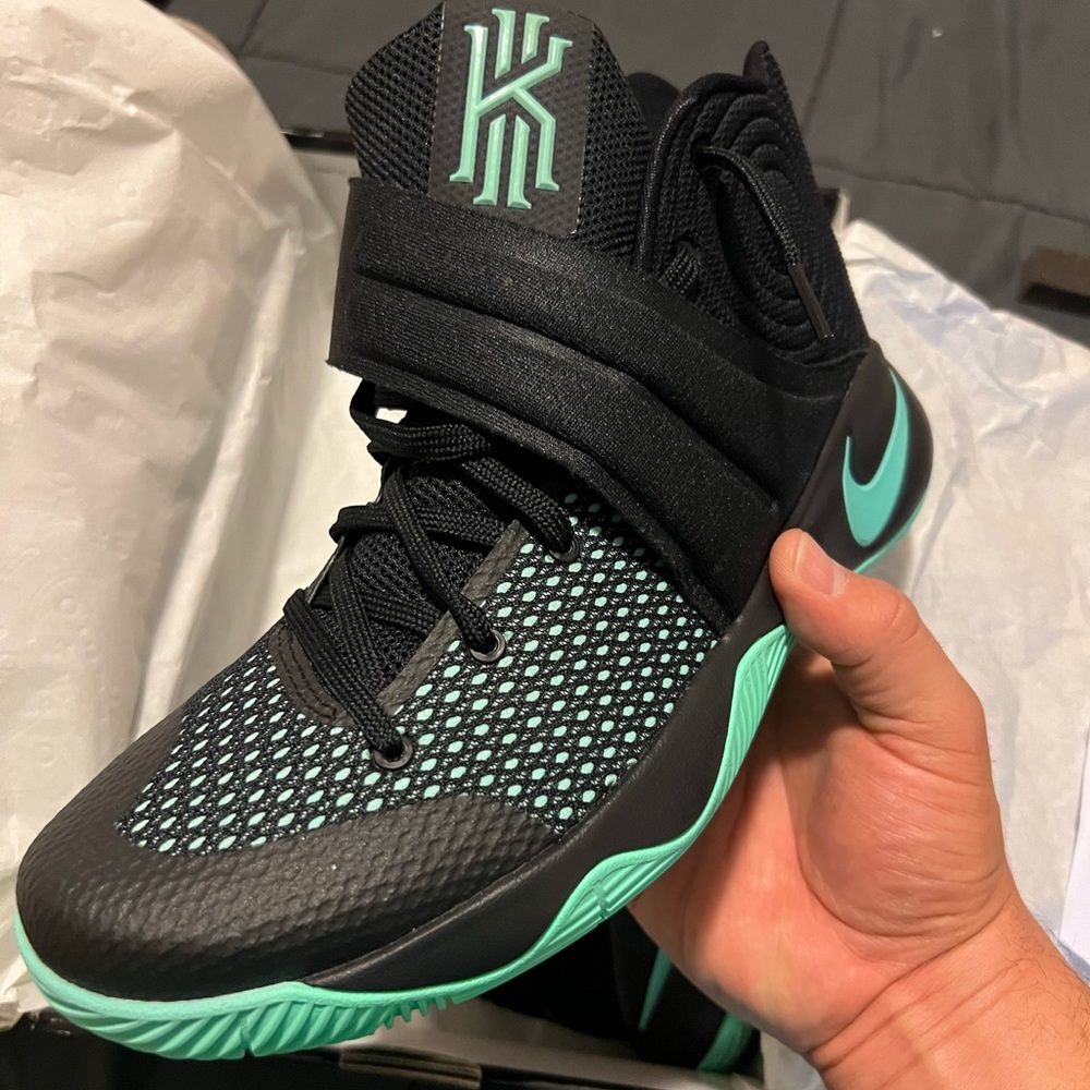 Nike Kyrie 2 Green Glow Brand new size 10